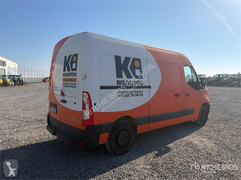 Furgoneta Nissan Cargo Van