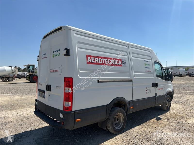 Furgoneta Iveco 35C15 Cargo Van