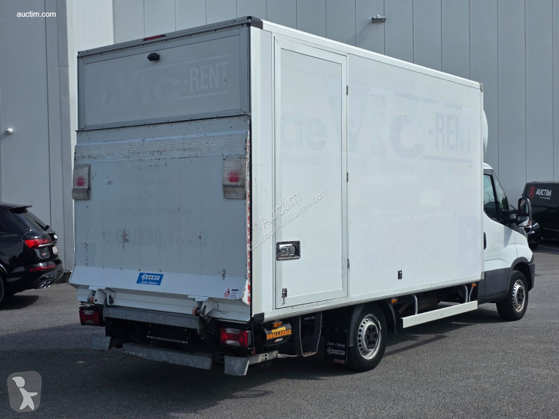 Iveco 35S12 van