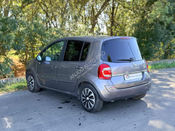 Coche berlina Renault