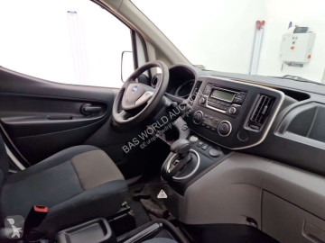 Carro break Nissan