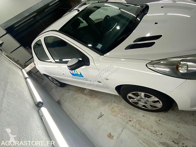 Коммерческий автомобиль