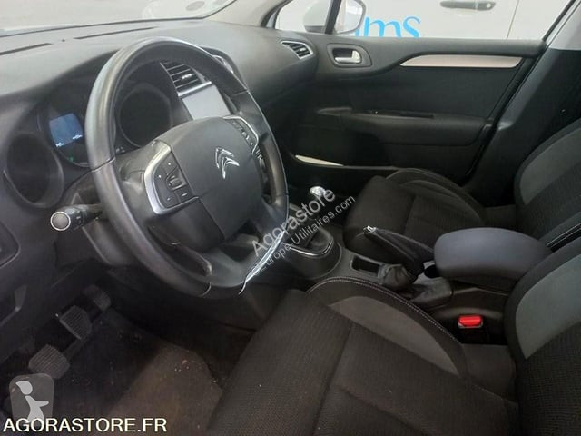 Коммерческий автомобиль
