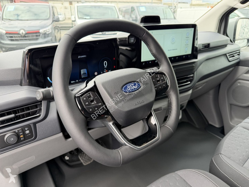 Коммерческий автомобиль Ford TRANSIT CUSTOM FG...