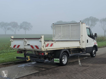 Con volquete Iveco