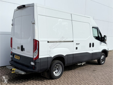 Iveco Daily 35C14 2.3 L2H2 Dubbellucht Airco Cruise control Camera Trekhaak 3,5t Inbouw lucht geveerde stoel
