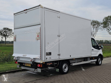Fourgon utilitaire Ford