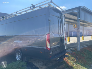 Furgón largo Iveco