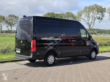 Fourgon utilitaire Mercedes