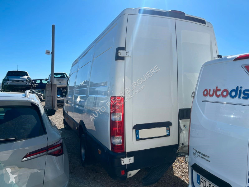 Véhicule utilitaire Iveco IV 35C15 3.0D 146 /...