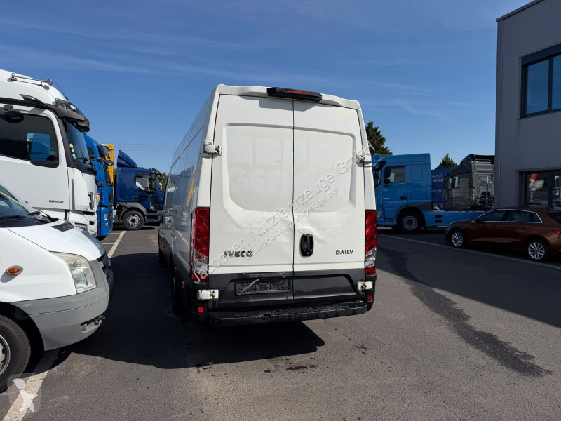 Veículo utilitário Iveco 35s15 Carrier Xarios...