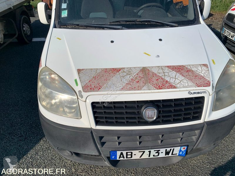 Véhicule utilitaire Fiat DOBLO