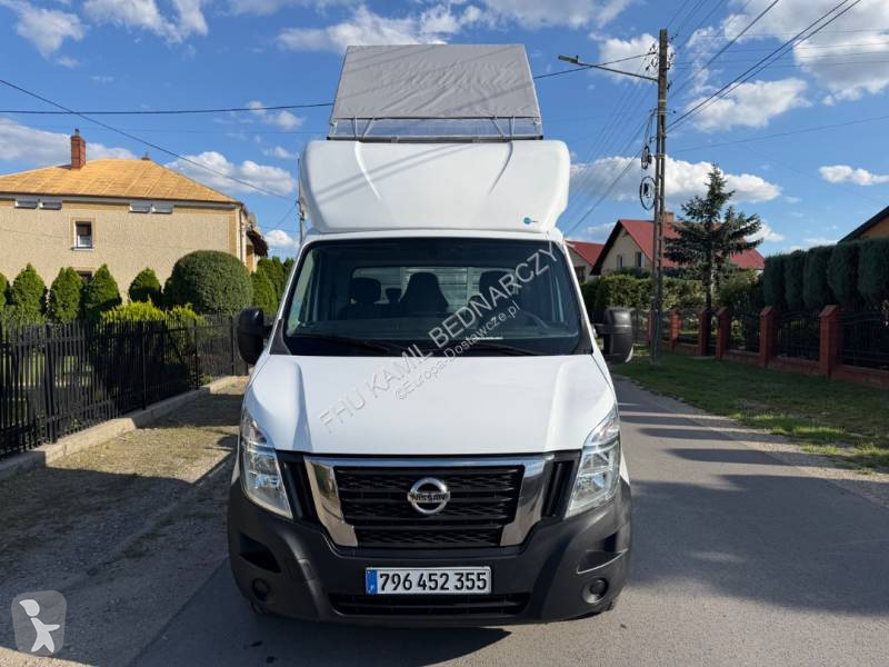 Véhicule utilitaire Nissan 35.15