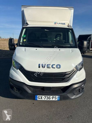 Utilitaire caisse grand volume Iveco