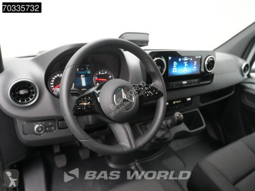 Furgão comercial Mercedes novo