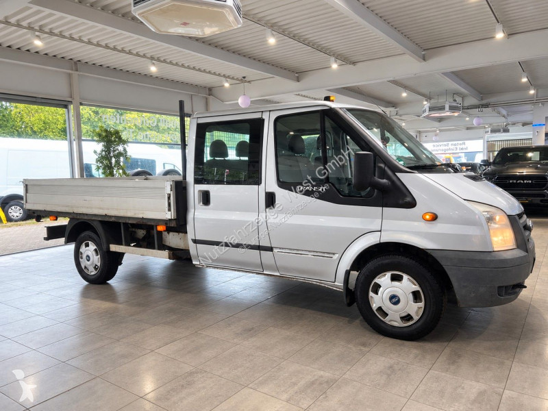Véhicule utilitaire Ford Pritsche DoKa *Benzin*...