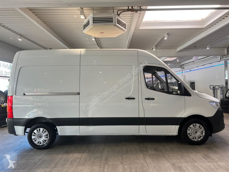 Užitkové vozidlo Mercedes 211/311...