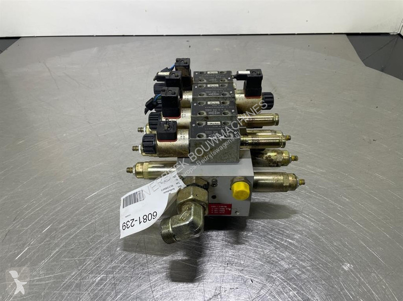Véhicule utilitaire Parker D1FBE01HC0NMW011X944...