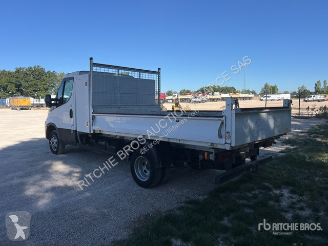 Véhicule utilitaire Iveco 35-140