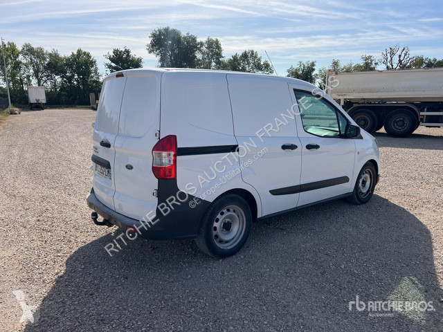 Véhicule utilitaire Ford Courier