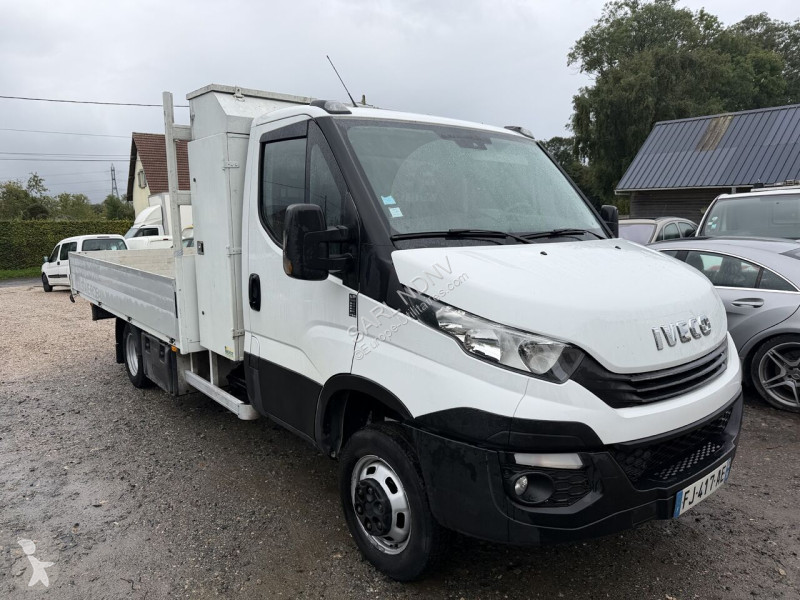 Véhicule utilitaire Iveco 35c18