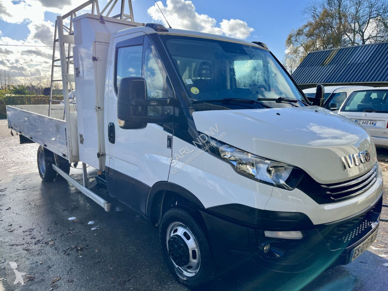 Véhicule utilitaire Iveco 35c18