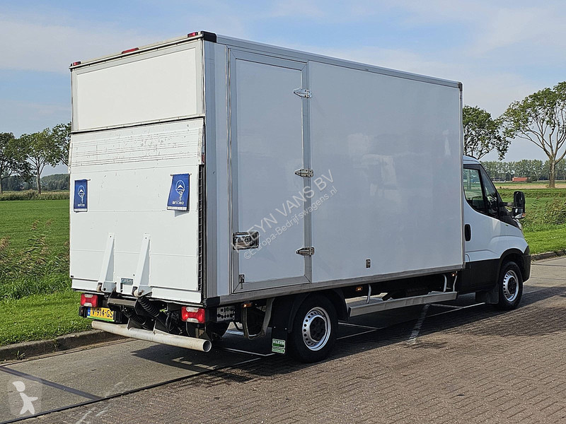 Véhicule utilitaire Iveco 35 S 14