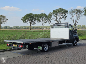 Utilitaire plateau Iveco