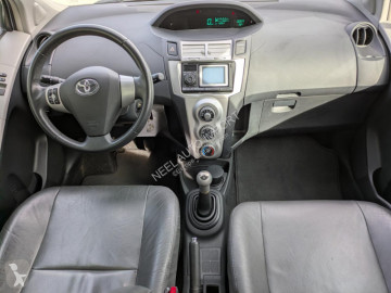 Voiture berline Toyota