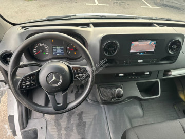 Fourgon utilitaire Mercedes