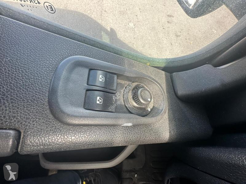 Véhicule utilitaire Renault 2.3 BLUE DCI