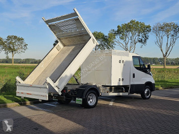 Nyttobil med flak Iveco