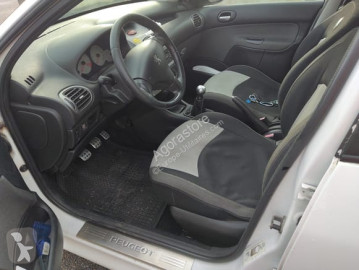 Автомобиль Городской автомобиль Peugeot
