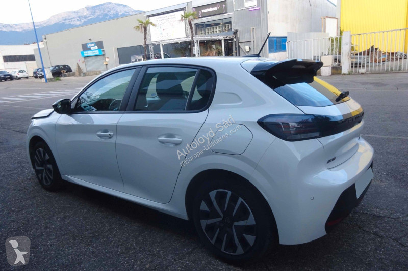 Коммерческий автомобиль Peugeot 1,2 HYBRID 100 BVA