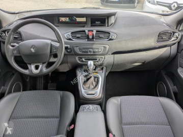 Автомобиль минивэн Renault