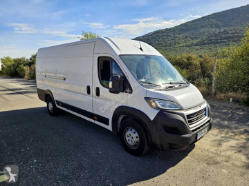 Furgon długi Peugeot