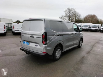 Średnia furgonetka Ford