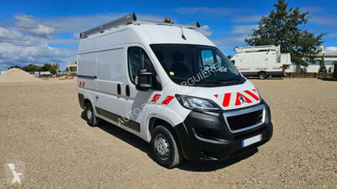 Furgon długi Peugeot