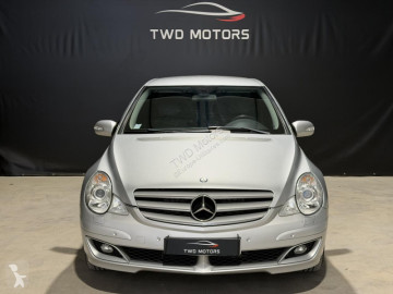Coche berlina Mercedes