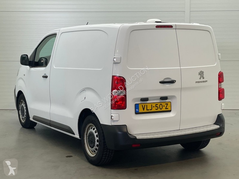 عربة نفعية Peugeot 1.5 BlueHDI 100 Compact Premium