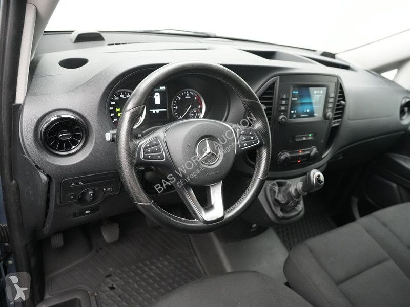 Autoutilitară Mercedes 110