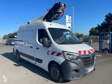 عربة نفعية مع منصة تلسكوبية Renault