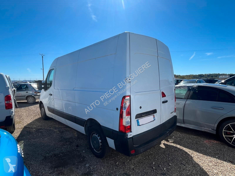 Véhicule utilitaire Renault III 2.3 DCi 130...