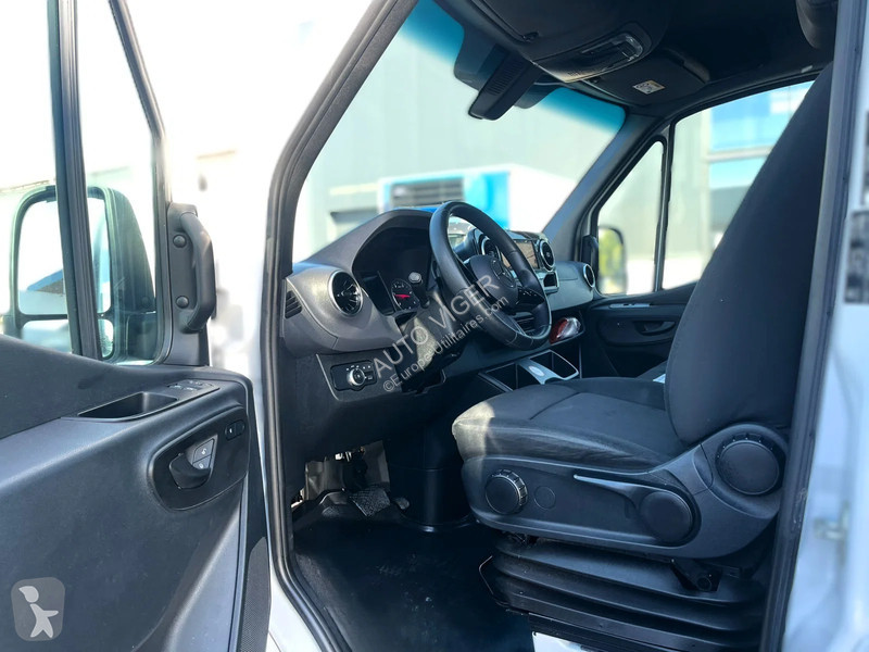 Véhicule utilitaire Mercedes 317...