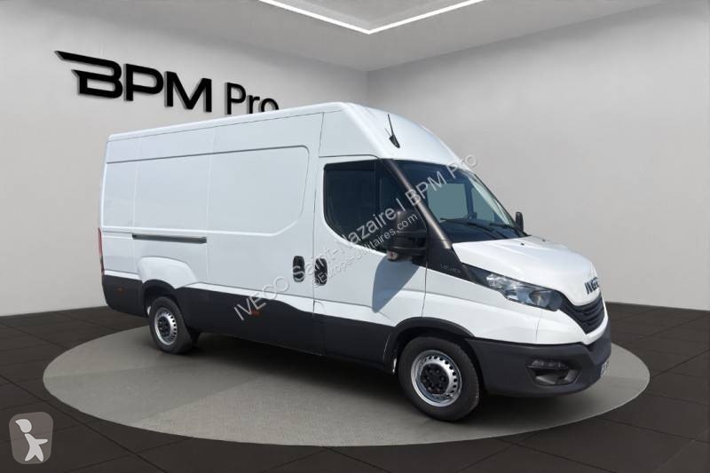 Véhicule utilitaire Iveco 35S14V12