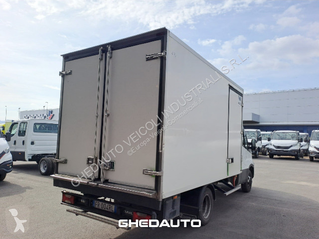 Véhicule utilitaire Iveco DAILY 35C12 BOX...