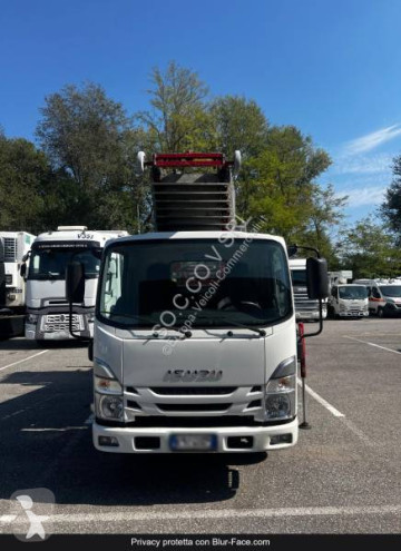 Utilitaire monte-meubles Isuzu