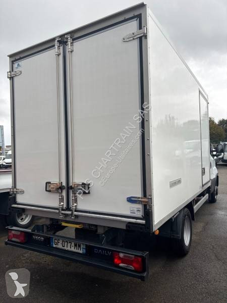 Véhicule utilitaire Iveco 35C16H