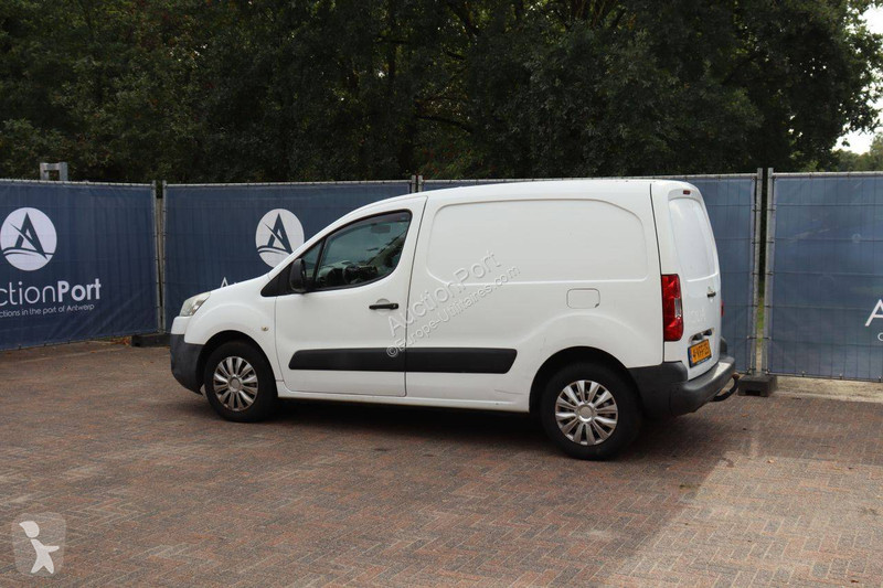 Véhicule utilitaire Peugeot 120 L1 1.6HDIF...