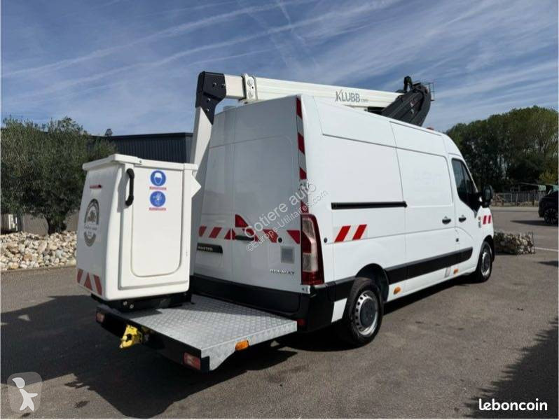 Véhicule utilitaire Renault 145.35
